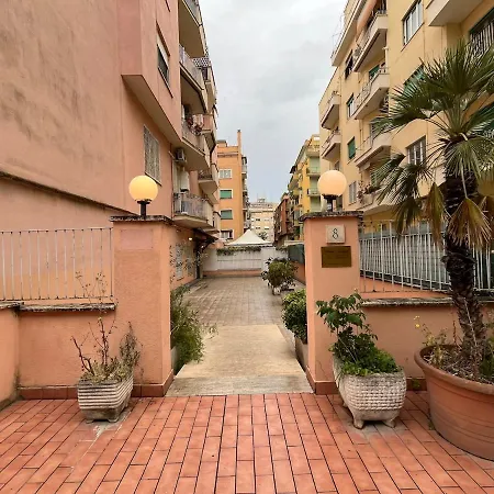 Apartmán Spacious Apartment A Stone'S Throw From The Metro