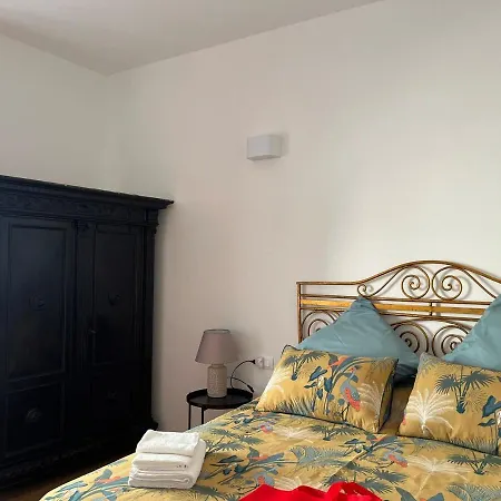 Spacious Apartment A Stone'S Throw From The Metro Apartmán
