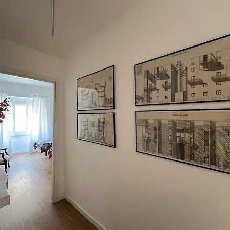 Spacious Apartment A Stone'S Throw From The Metro 로마