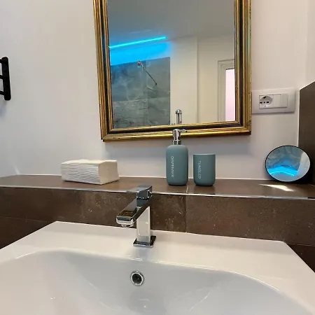 Spacious Apartment A Stone'S Throw From The Metro *